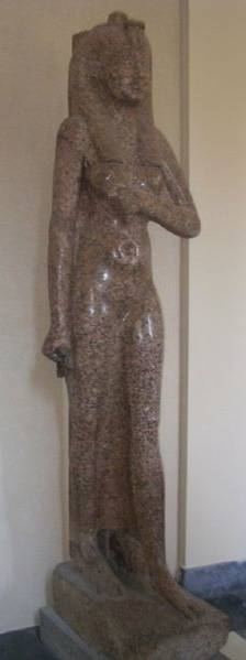 Statue colossale d'Arsinoé II provenant d'Héliopolis